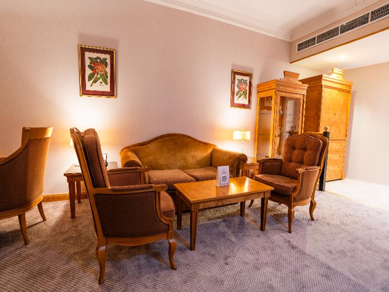 Luxe Avenue Hotel image