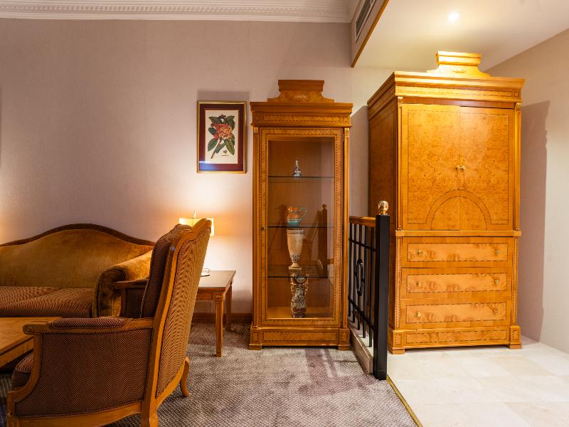 Luxe Avenue Hotel image