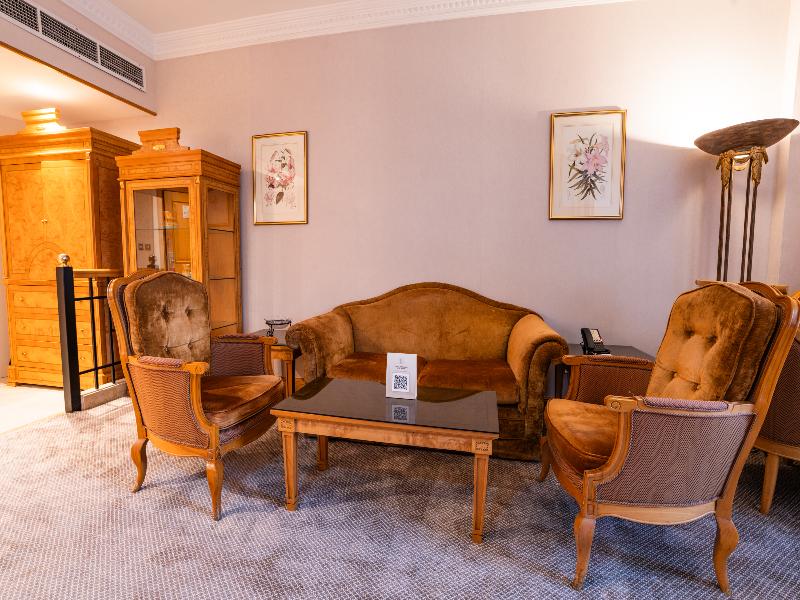 Luxe Avenue Hotel image