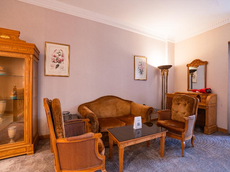 Luxe Avenue Hotel image