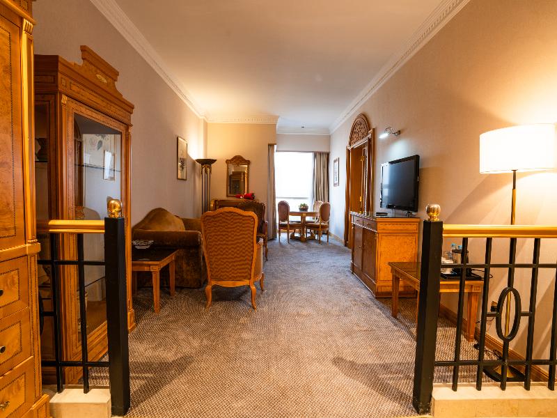 Luxe Avenue Hotel image