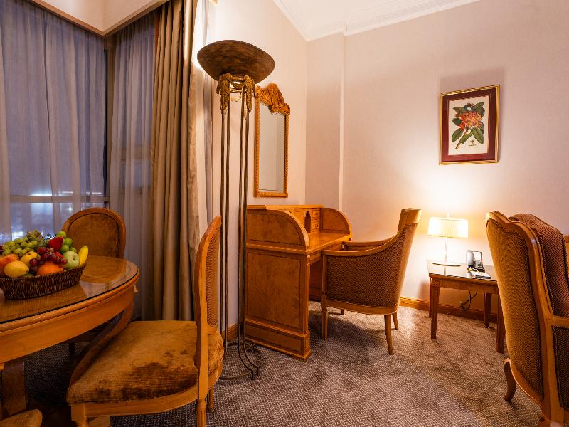 Luxe Avenue Hotel image
