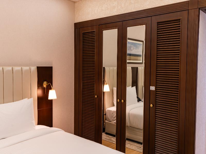 Luxe Avenue Hotel image