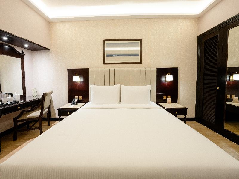 Luxe Avenue Hotel — view