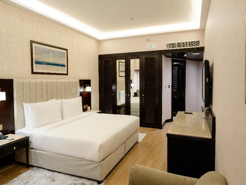 Luxe Avenue Hotel — view