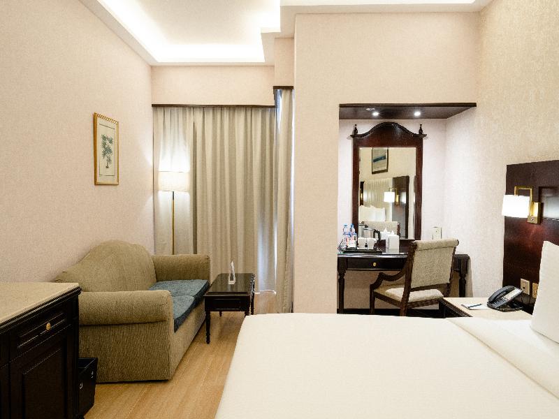 Luxe Avenue Hotel — view