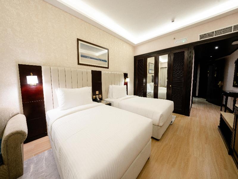 Luxe Avenue Hotel image