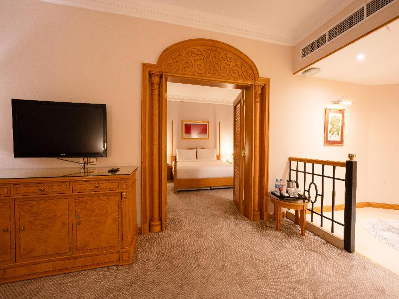 Luxe Avenue Hotel image