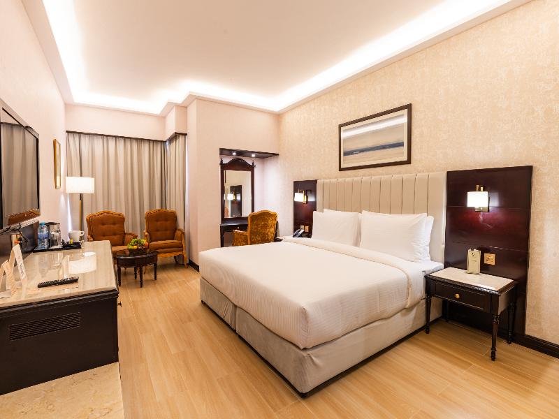 Luxe Avenue Hotel — view