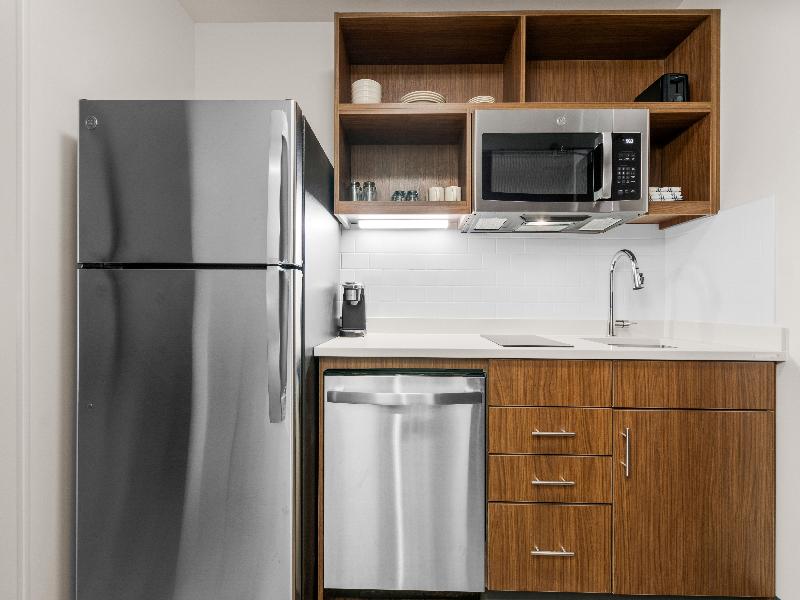 Everhome Suites Lexington - Horse Park image