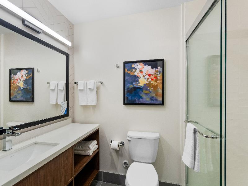 Everhome Suites Lexington - Horse Park image