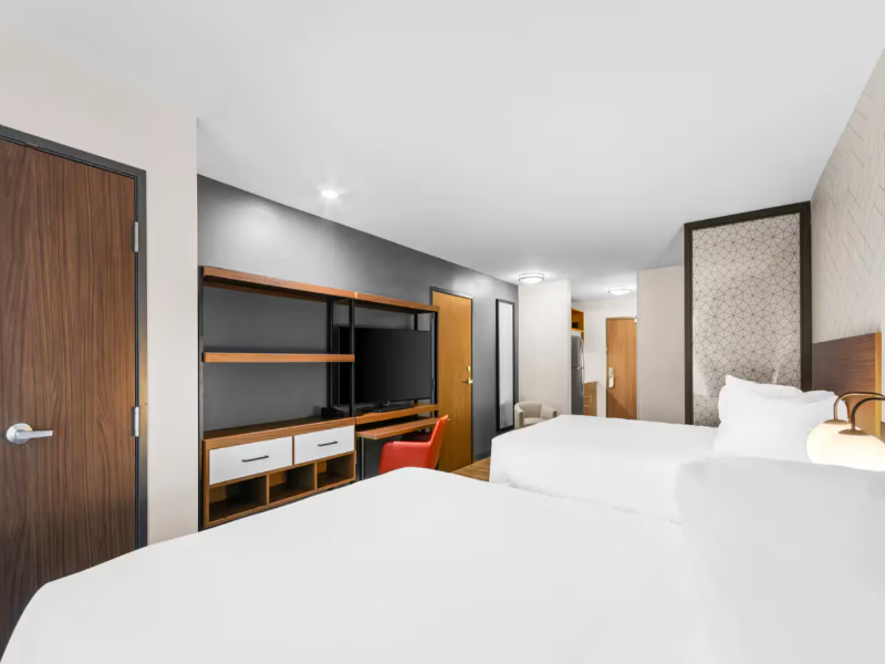 Everhome Suites Lexington - Horse Park image