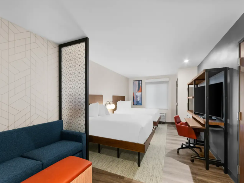 Everhome Suites Lexington - Horse Park image