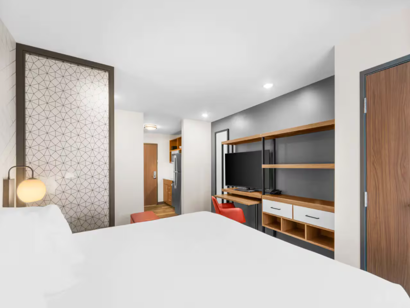 Everhome Suites Lexington - Horse Park image