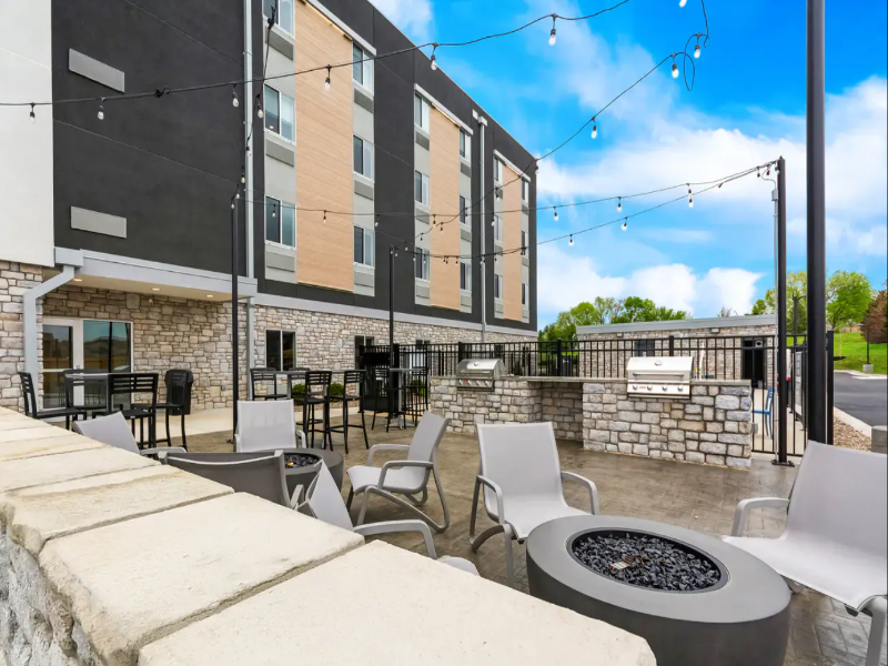 Everhome Suites Lexington - Horse Park image