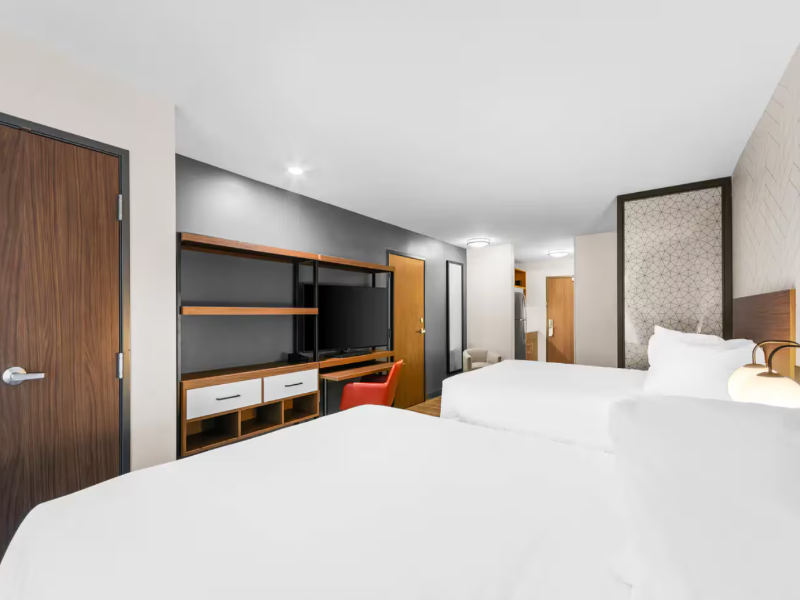 Everhome Suites Lexington - Horse Park image