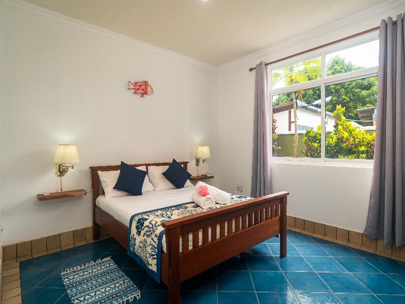 340 Degrees Mountain View Apartments image