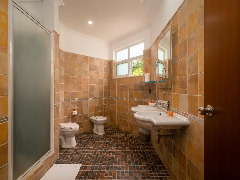 340 Degrees Mountain View Apartments image