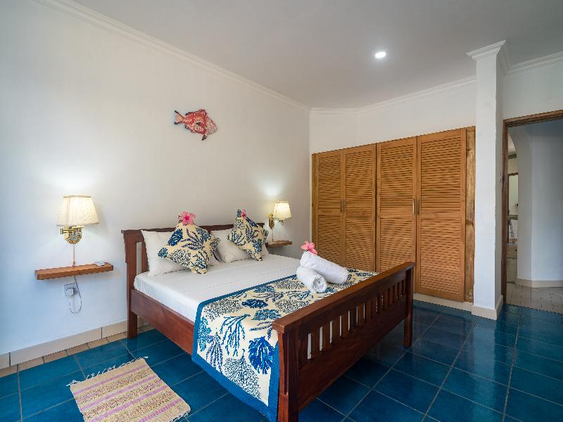 340 Degrees Mountain View Apartments image