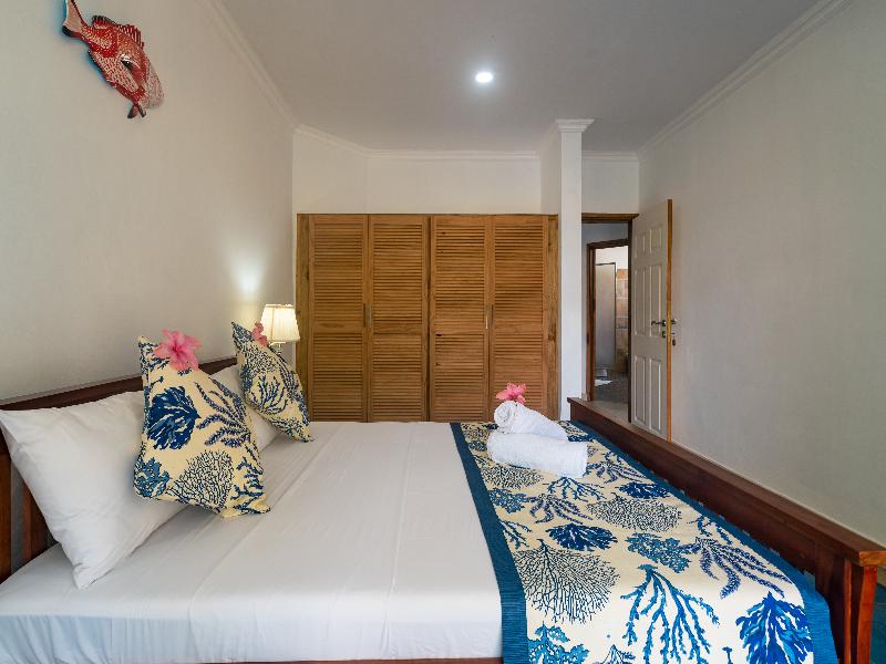 340 Degrees Mountain View Apartments image