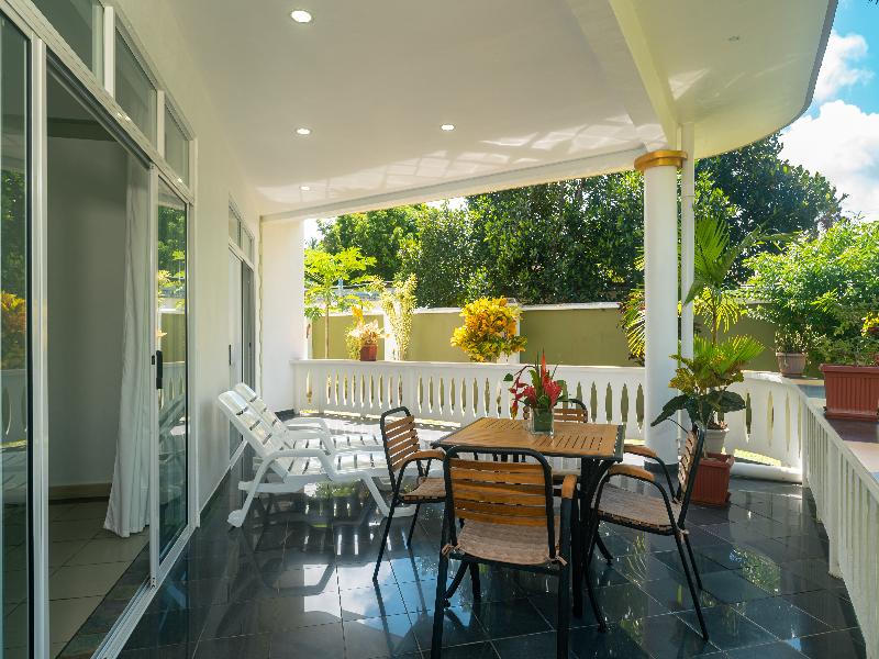 340 Degrees Mountain View Apartments image