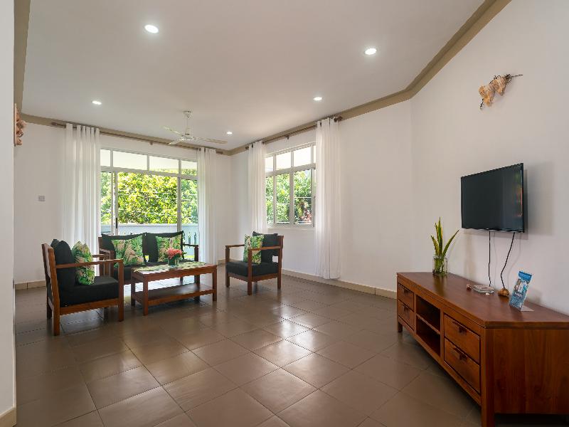 340 Degrees Mountain View Apartments image