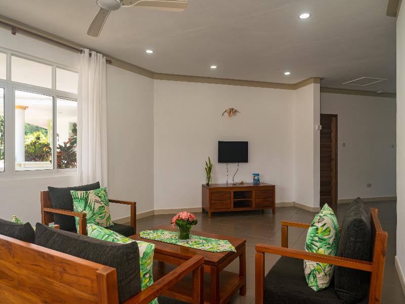 340 Degrees Mountain View Apartments image