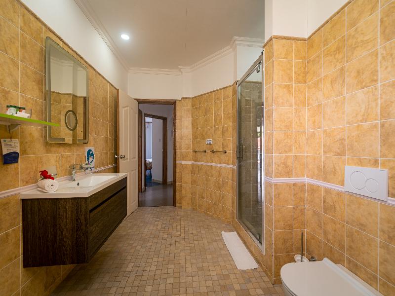 340 Degrees Mountain View Apartments image