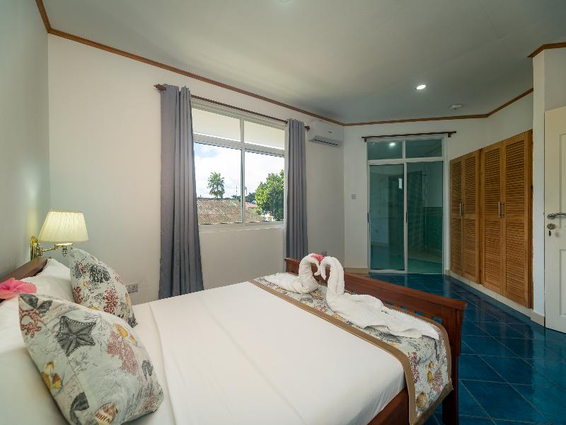 340 Degrees Mountain View Apartments image