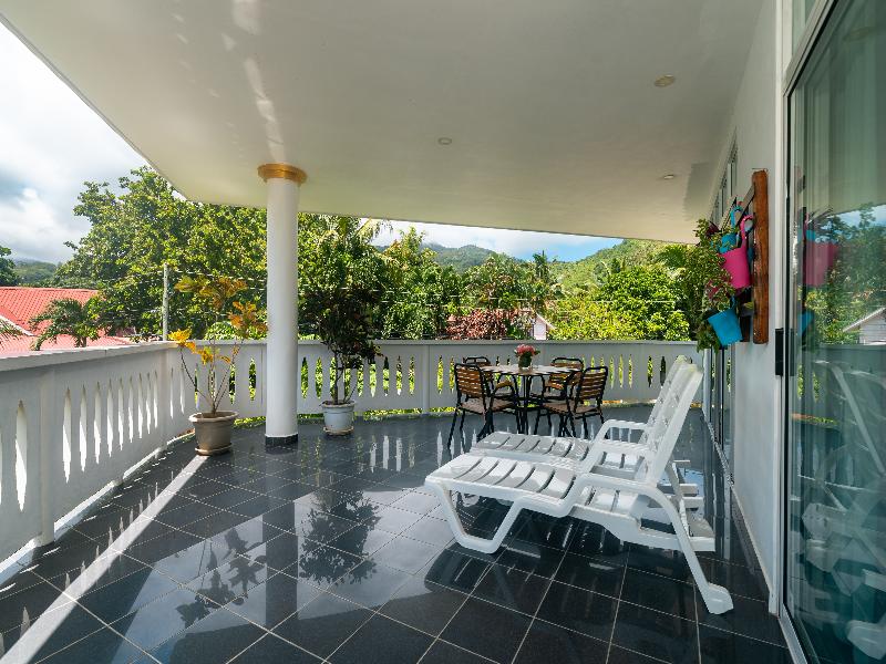 340 Degrees Mountain View Apartments image