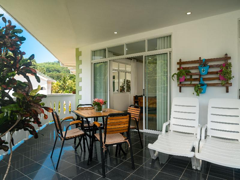 340 Degrees Mountain View Apartments image
