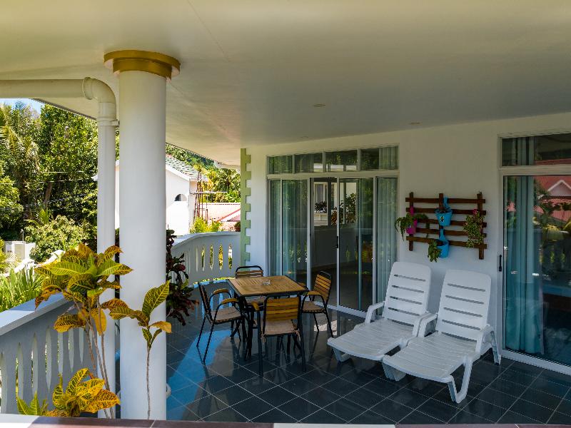 340 Degrees Mountain View Apartments image