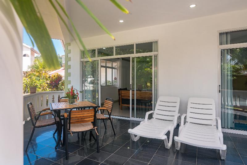 340 Degrees Mountain View Apartments image