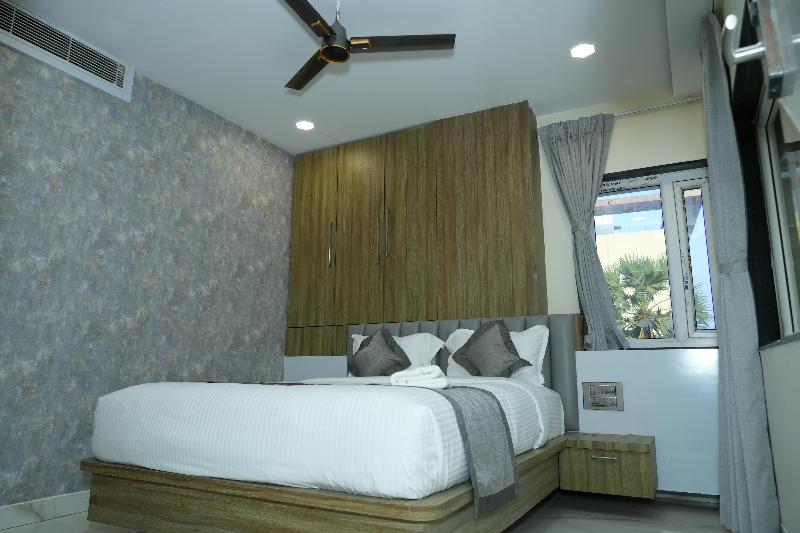 Hotel Phoenix Grand image