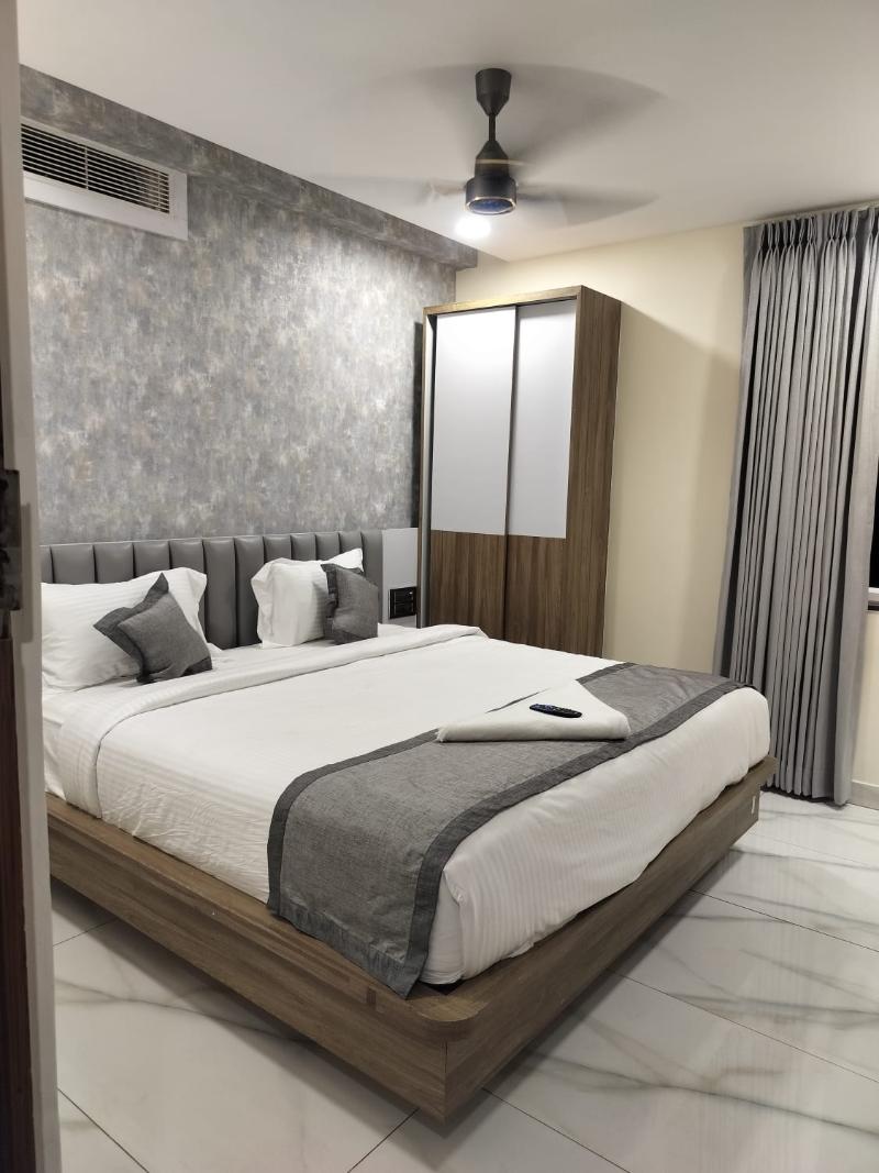 Hotel Phoenix Grand image