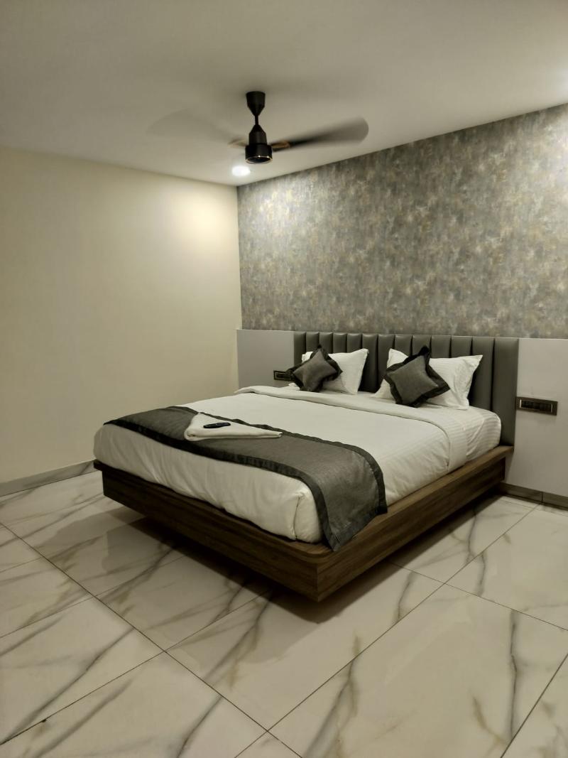 Hotel Phoenix Grand image