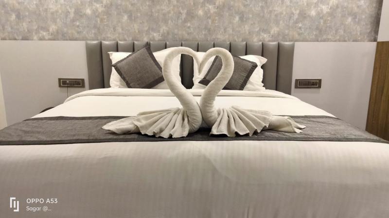 Hotel Phoenix Grand image