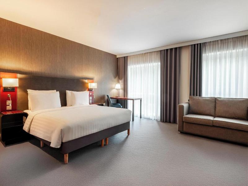 Majestic Hotels Bristol image