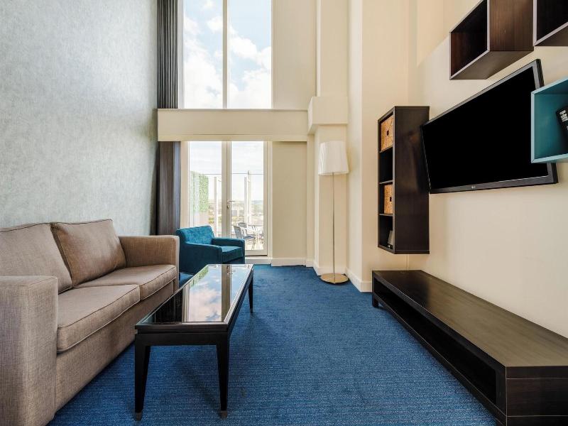 Majestic Hotels Bristol image