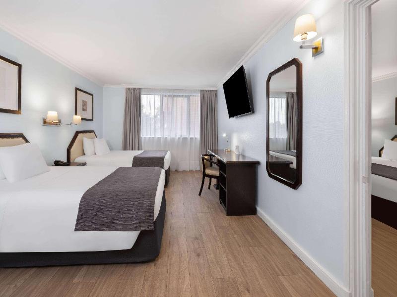 Wyndham Garden Santiago Kennedy image