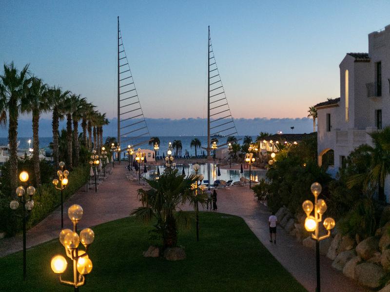 Phi Hotel Sighientu image