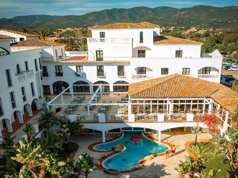 Phi Hotel Sighientu image