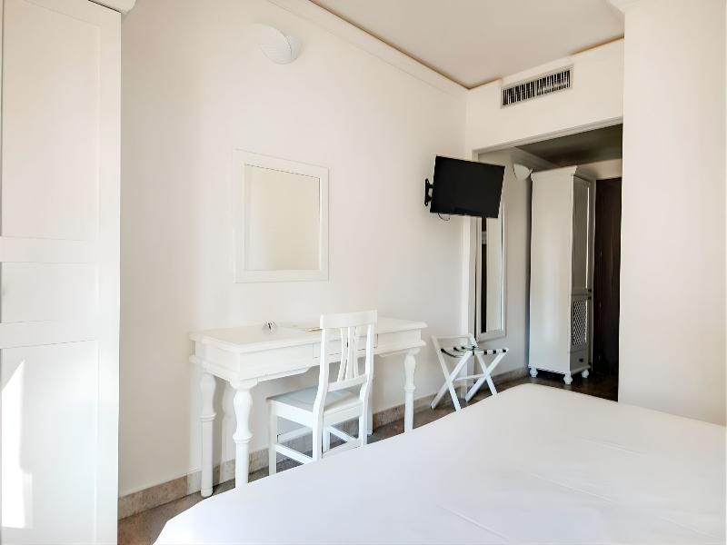 Phi Hotel Sighientu image