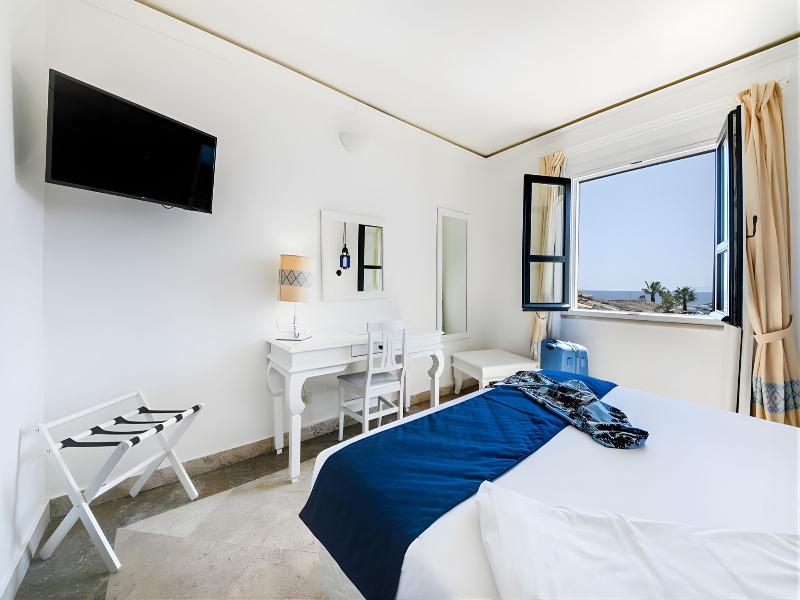 Phi Hotel Sighientu image