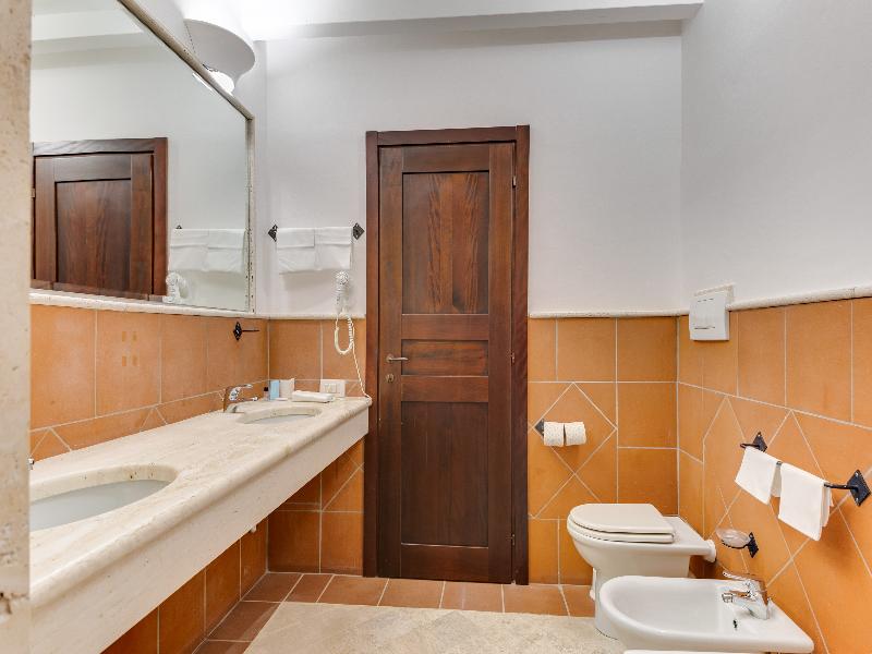 Phi Hotel Sighientu image