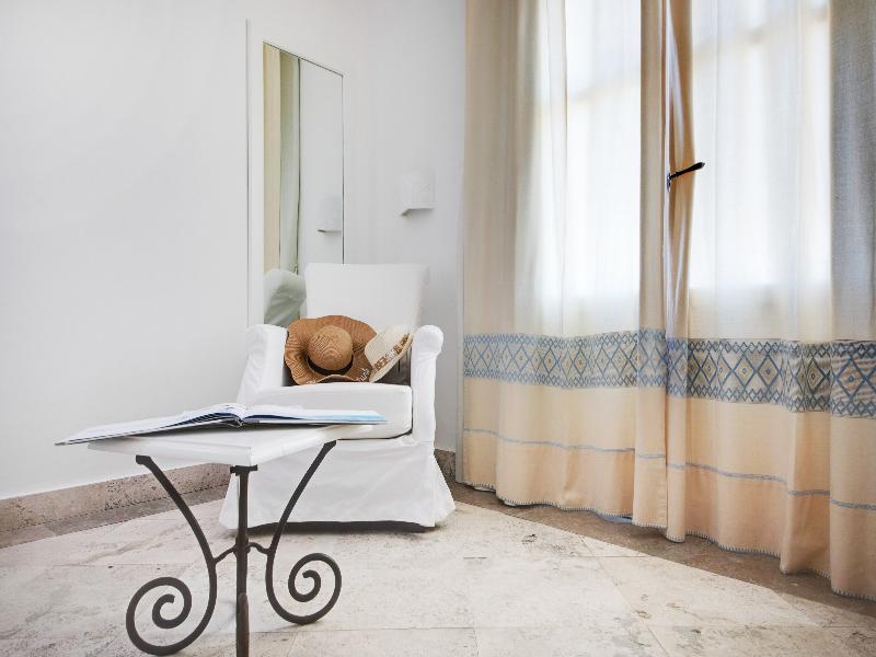 Phi Hotel Sighientu image