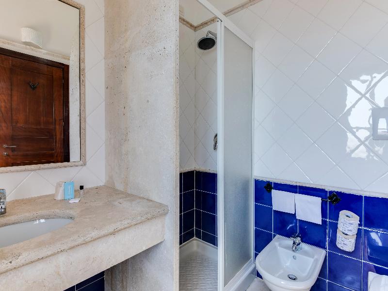 Phi Hotel Sighientu image