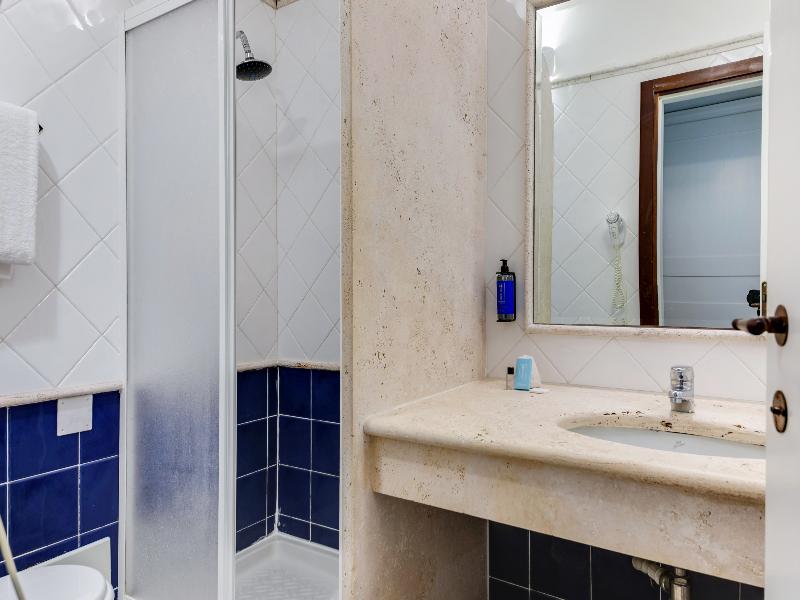 Phi Hotel Sighientu image
