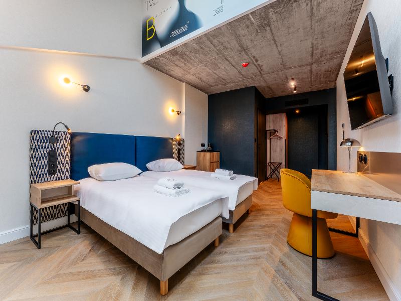 Art Queen Aparthotel image