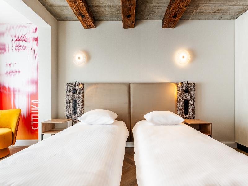 Art Queen Aparthotel image